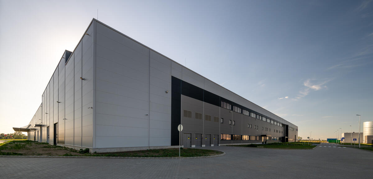 Az Innovinia átadta az IGPark Nyíregyháza új csarnokát: kulcsrakész épületbe költözik a CAIP