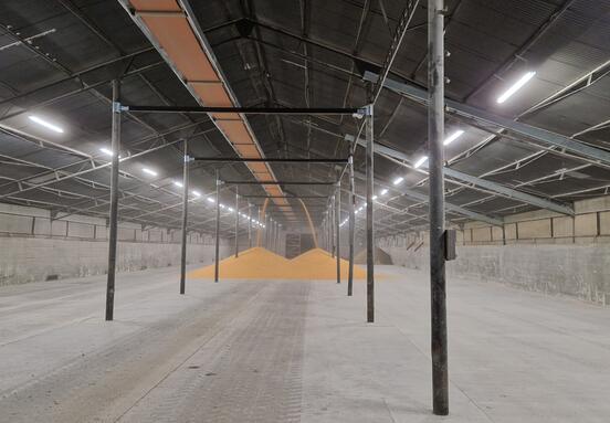 Hajdúszoboszlón kiadó 4db tároló főként raklapos és akár ömlesztett áru tárolására