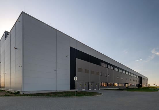 Az Innovinia átadta az IGPark Nyíregyháza új csarnokát: kulcsrakész épületbe költözik a CAIP
